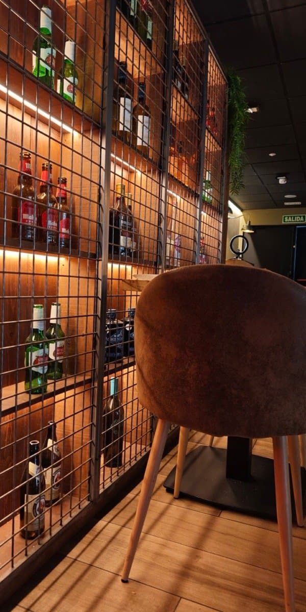 Botellero iluminado de La Fábrica